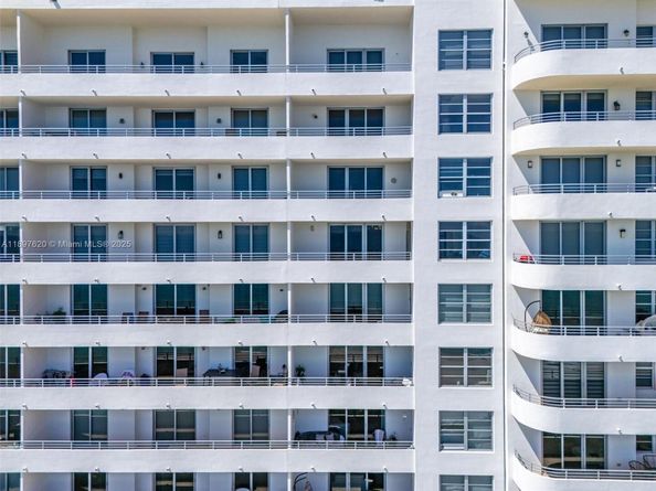 5555 Collins Ave 14E, Miami Beach FL 33140
