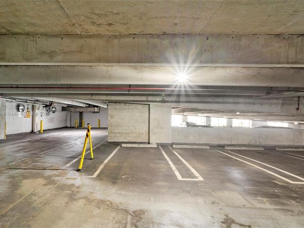 950 Brickell Bay Dr 200, Miami FL 33131