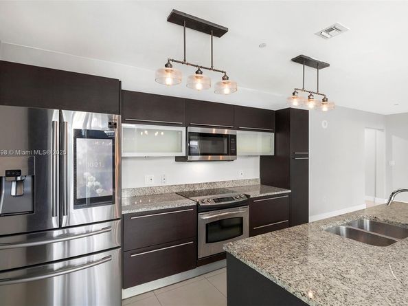 950 Brickell Bay Dr 200, Miami FL 33131