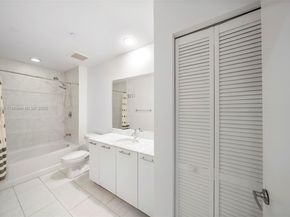 950 Brickell Bay Dr 200, Miami FL 33131