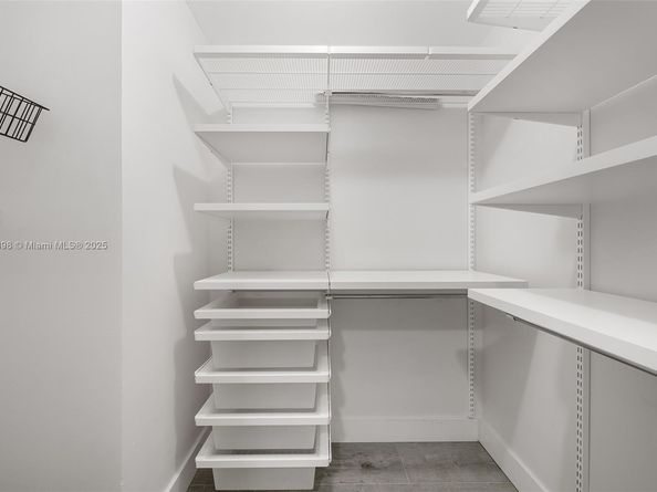 950 Brickell Bay Dr 200, Miami FL 33131