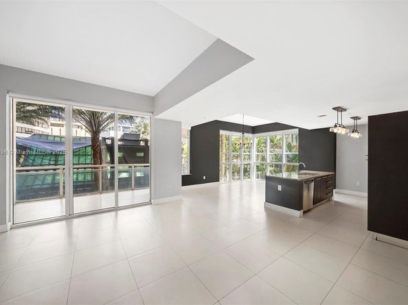 950 Brickell Bay Dr 200, Miami FL 33131