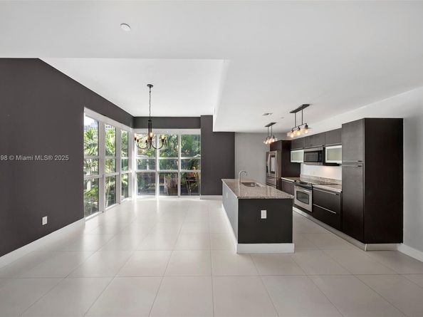 950 Brickell Bay Dr 200, Miami FL 33131