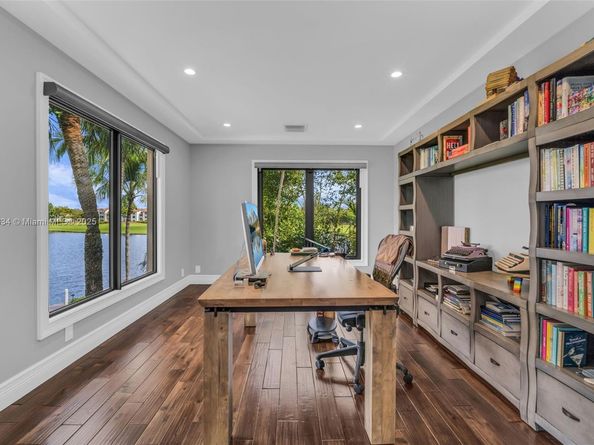 2941 Fairway Dr, Hollywood FL 33021