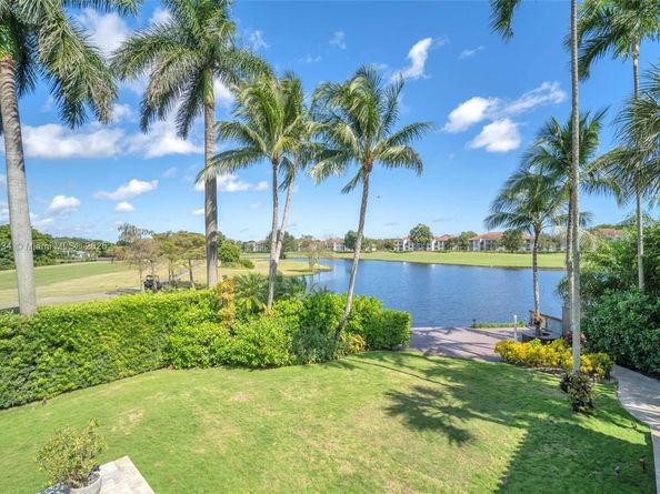 2941 Fairway Dr, Hollywood FL 33021