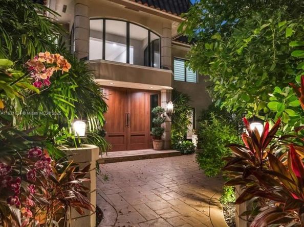 2941 Fairway Dr, Hollywood FL 33021