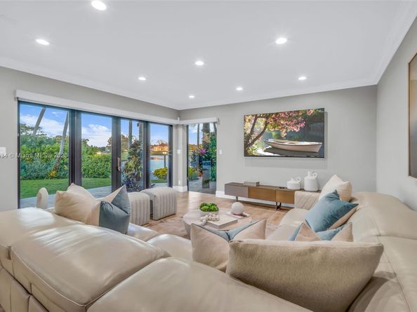 2941 Fairway Dr, Hollywood FL 33021