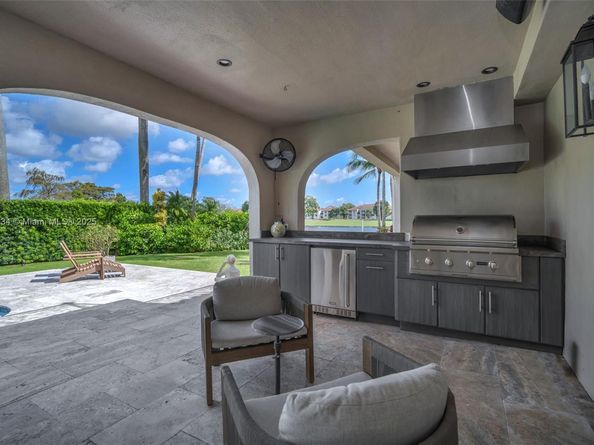 2941 Fairway Dr, Hollywood FL 33021