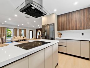 7020 Plantation Rd, Plantation FL 33317