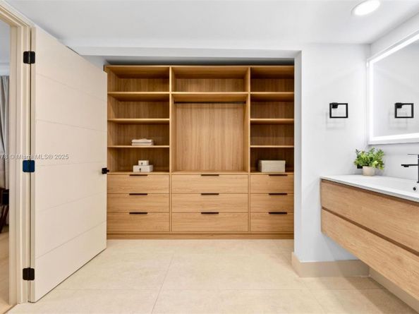 7020 Plantation Rd, Plantation FL 33317