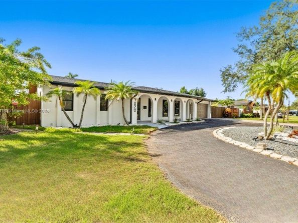 7020 Plantation Rd, Plantation FL 33317