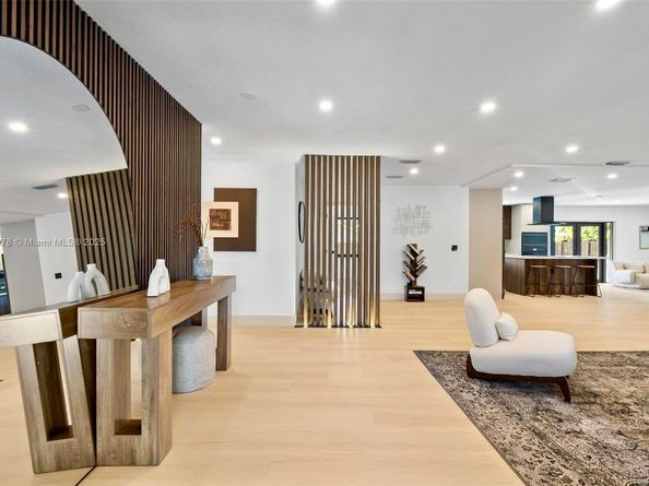 7020 Plantation Rd, Plantation FL 33317