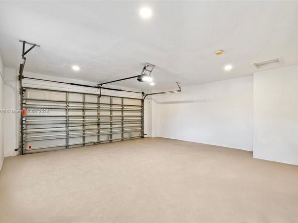 7020 Plantation Rd, Plantation FL 33317