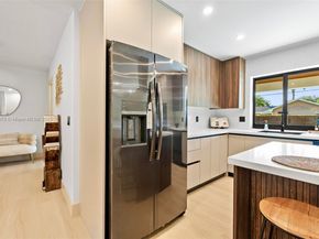 7020 Plantation Rd, Plantation FL 33317