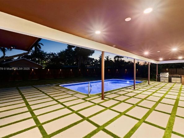 7020 Plantation Rd, Plantation FL 33317