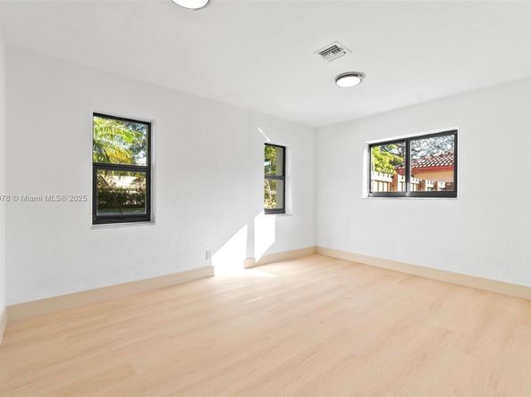 7020 Plantation Rd, Plantation FL 33317