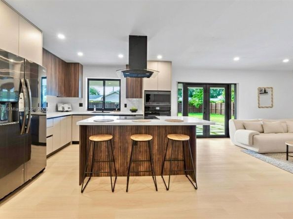 7020 Plantation Rd, Plantation FL 33317