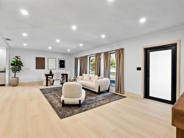 7020 Plantation Rd, Plantation FL 33317