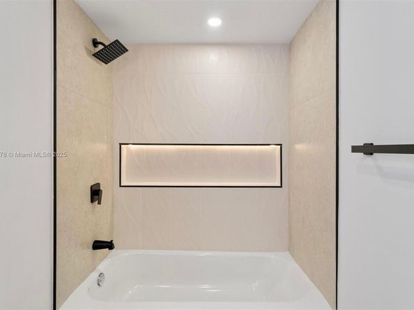 7020 Plantation Rd, Plantation FL 33317