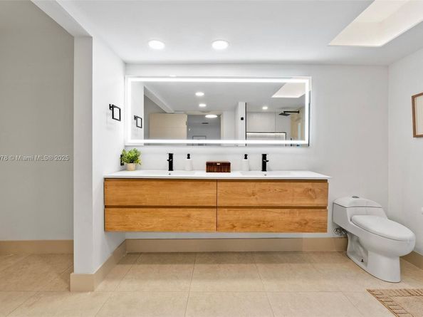 7020 Plantation Rd, Plantation FL 33317