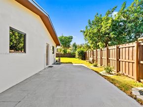 7020 Plantation Rd, Plantation FL 33317