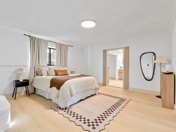 7020 Plantation Rd, Plantation FL 33317