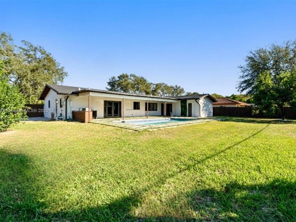 7020 Plantation Rd, Plantation FL 33317