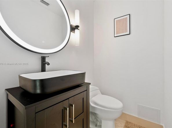 7020 Plantation Rd, Plantation FL 33317