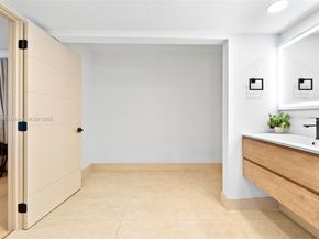 7020 Plantation Rd, Plantation FL 33317