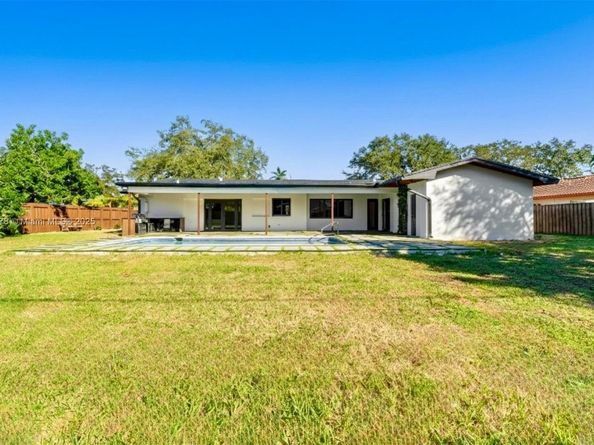 7020 Plantation Rd, Plantation FL 33317