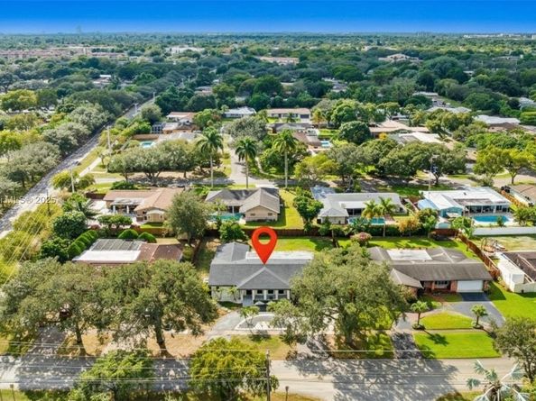 7020 Plantation Rd, Plantation FL 33317