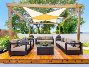 19661 NE 10th Pl, Miami FL 33179