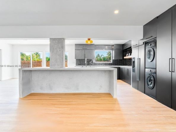 19661 NE 10th Pl, Miami FL 33179