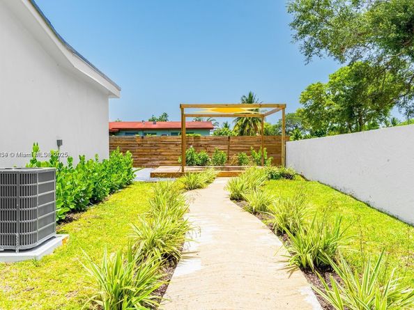 19661 NE 10th Pl, Miami FL 33179