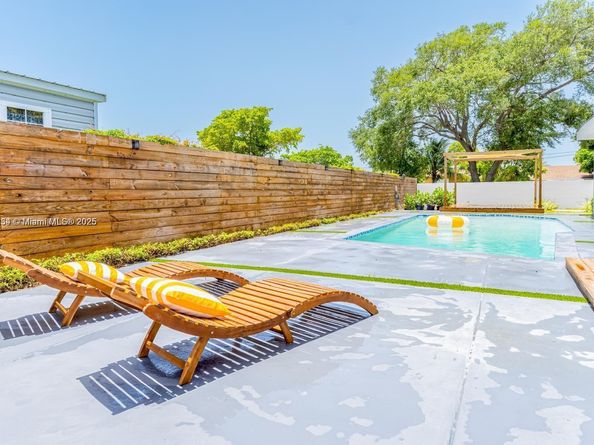 19661 NE 10th Pl, Miami FL 33179