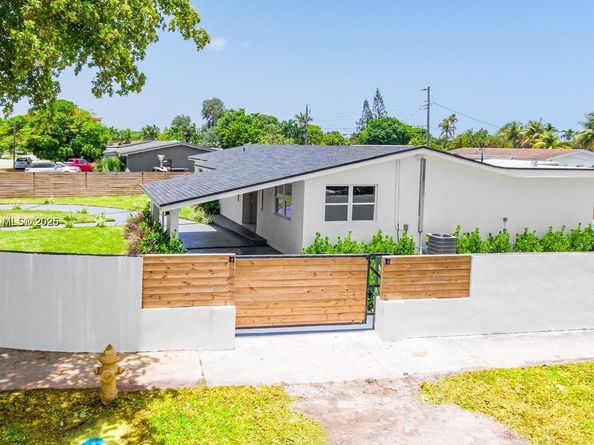 19661 NE 10th Pl, Miami FL 33179