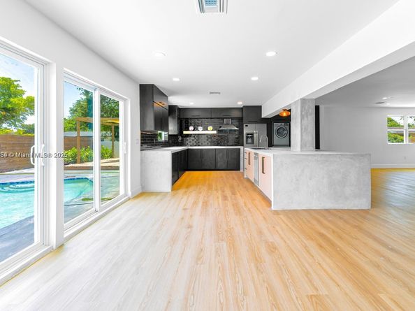 19661 NE 10th Pl, Miami FL 33179