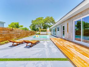 19661 NE 10th Pl, Miami FL 33179