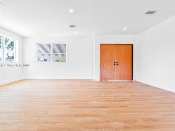 19661 NE 10th Pl, Miami FL 33179