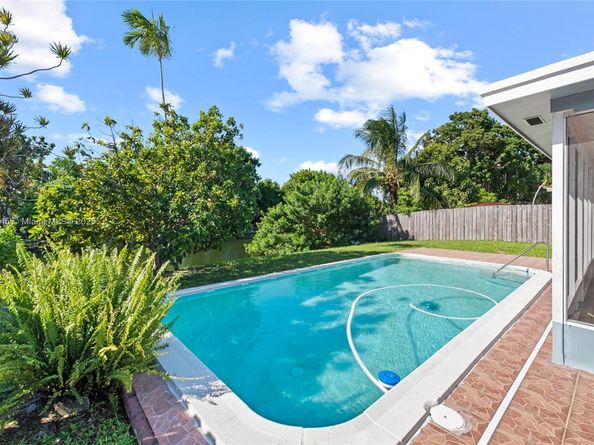 7070 NW 21st St, Sunrise FL 33313