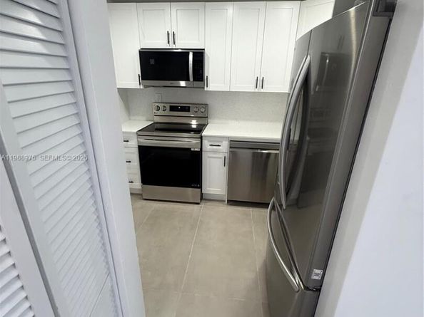 6937 Bay Dr, Miami Beach FL 33141