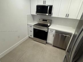 6937 Bay Dr, Miami Beach FL 33141