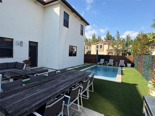 8925 NW 99th Ct, Doral FL 33178