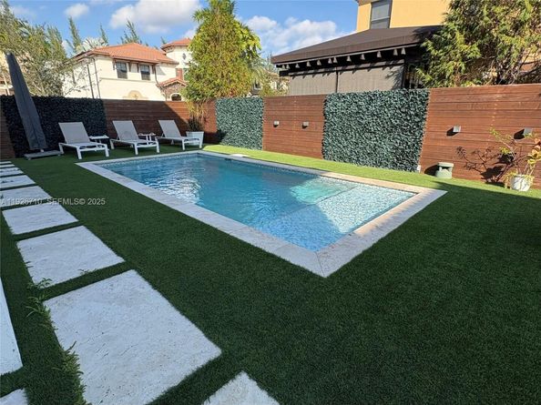 8925 NW 99th Ct, Doral FL 33178