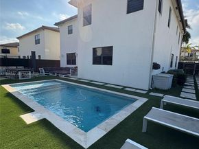 8925 NW 99th Ct, Doral FL 33178