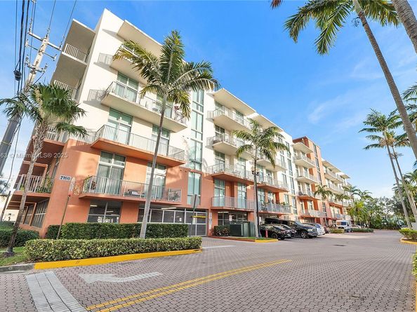 2100 Van Buren St 102, Hollywood FL 33020