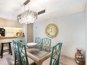 927 NE 199th St 104, Miami FL 33179