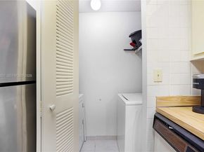 927 NE 199th St 104, Miami FL 33179