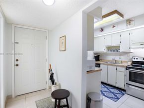 927 NE 199th St 104, Miami FL 33179