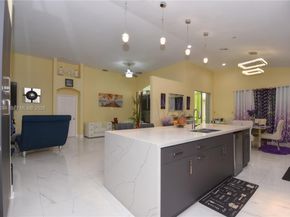 8733 NW 76th Dr, Tamarac FL 33321